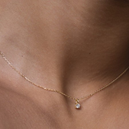 Златно колие с едно камъче Златно колие с едно камъче