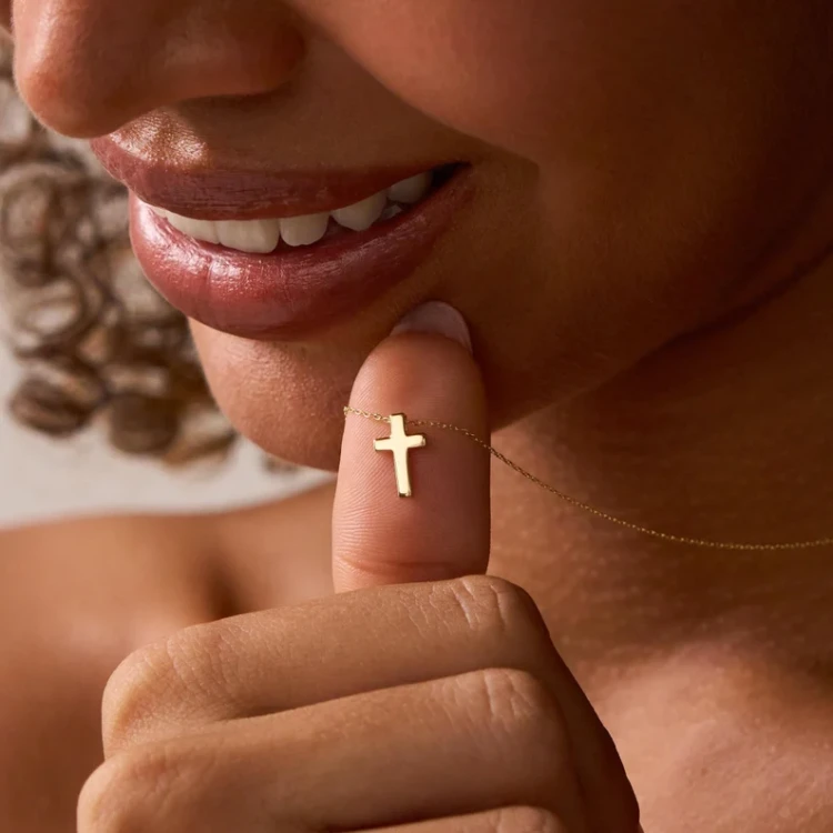 Златно колие Tiny Cross Златно колие Tiny Cross