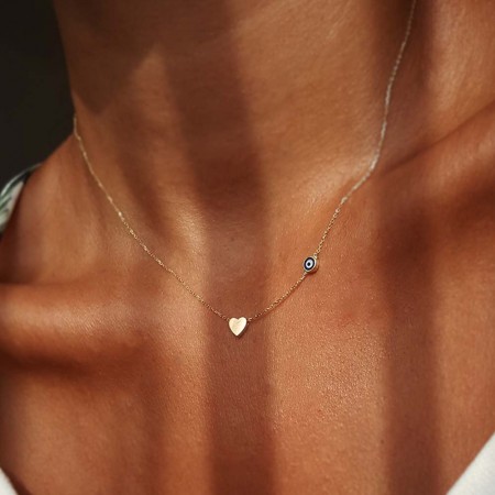 Златно колие със сърце и синьо око