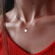 Златно колие Clover