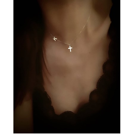 Златно колие с буква и кръстче Златно колие с буква и кръстче