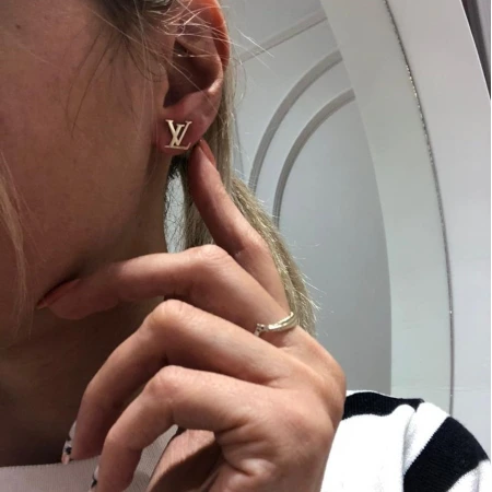 Златни обеци LV Златни обеци LV
