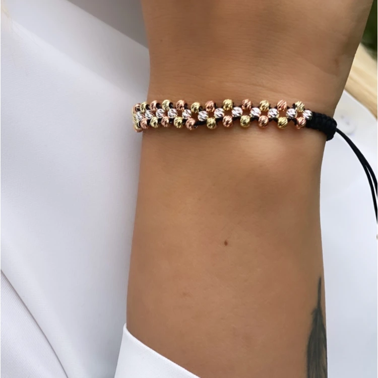 Сребърна гривна с черен конец и позлатени топчета Сребърна гривна с черен конец и позлатени топчета