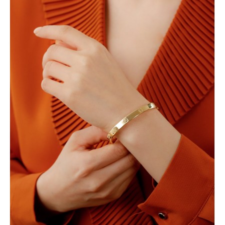 Златна гривна Love