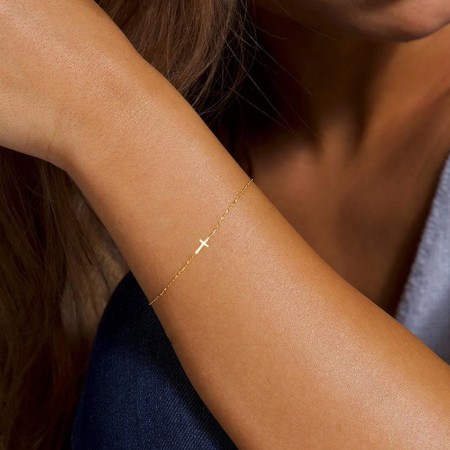 Златна гривна с кръстче Златна гривна с кръстче