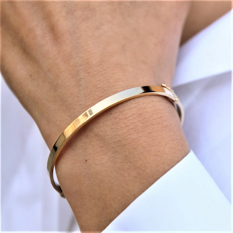 Златна твърда гривна Love Bangle