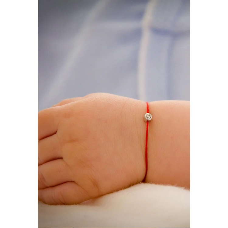 Червен конец с диамант за бебе 